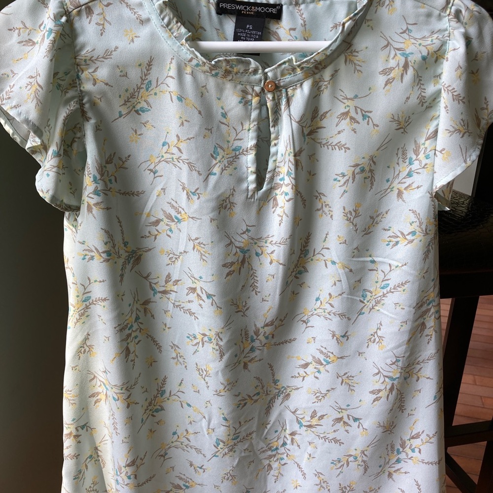 NWOT Preswick & Moore petite Ruffled short sleeve blouse